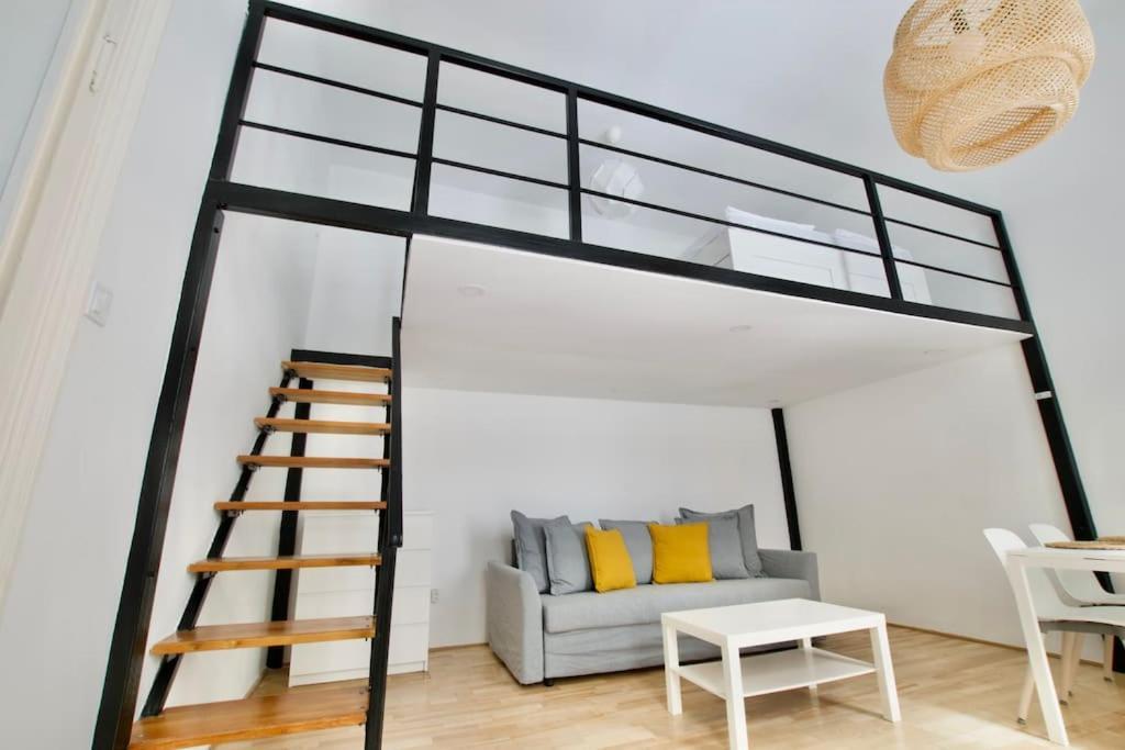 Standard By Hi5 - Wesselenyi Str.